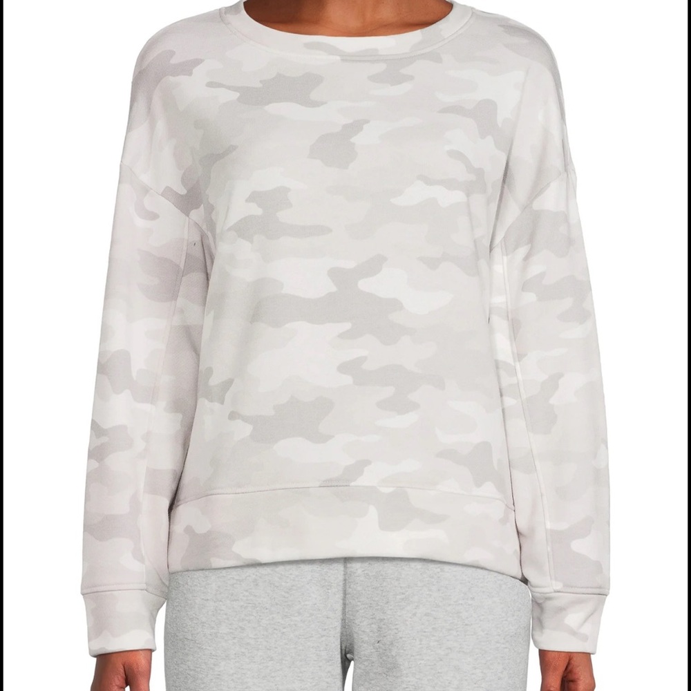 🌹 Secret Treasures Women's Gray Camouflage Sweatshirt